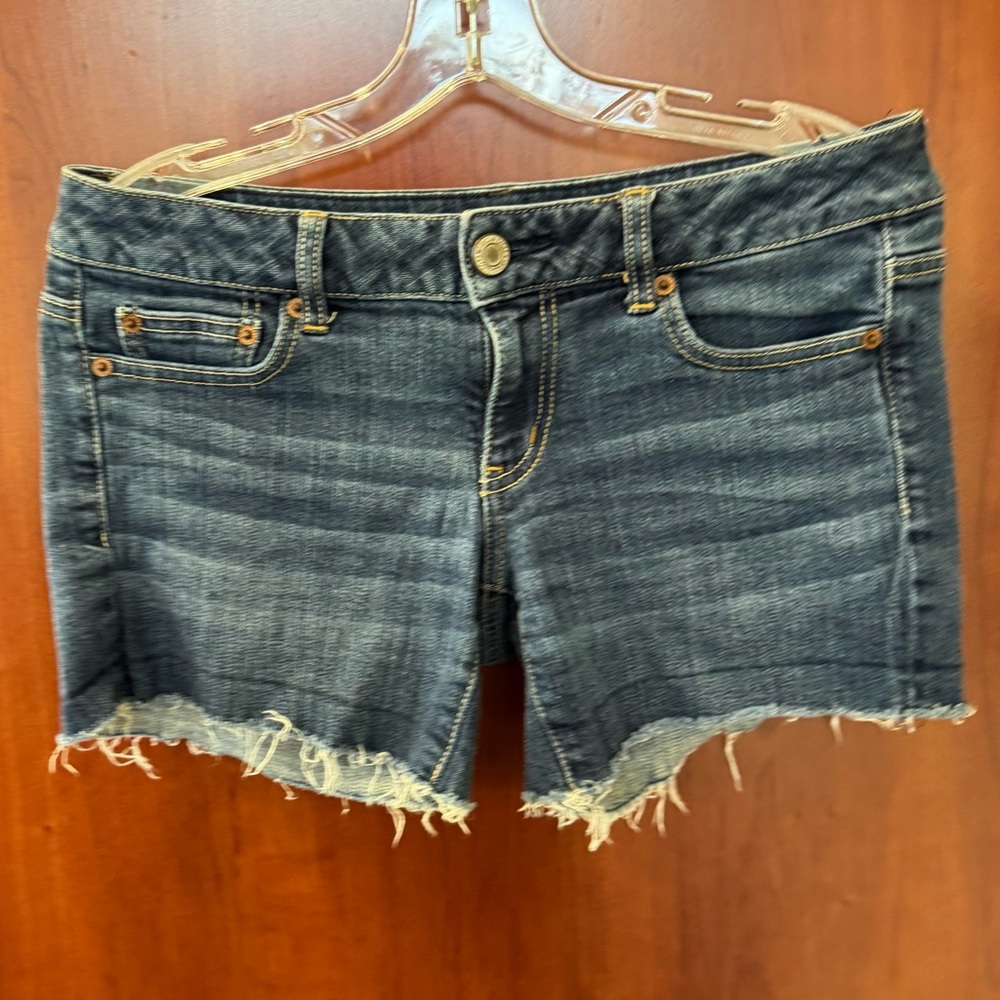 American Eagle outfitters Denim Shorts Size 6 Medium Wash Cut off Rolled Hem AC